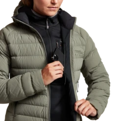 Sitka Women's Kelvin Lite Down Jacket 12 Sitka Women's Kelvin Lite Down Jacket -Archer's Haven IMG SITKA HS 2022 30075 LAU Ws Kelvin Lite Down Jacket Laurel 592p Studio 00409