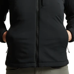 Sitka Women's Ambient Jacket -Archer's Haven img SITKA HS 2022 600044 BK Ws Ambient Jacket Sitka Black Studio 02994